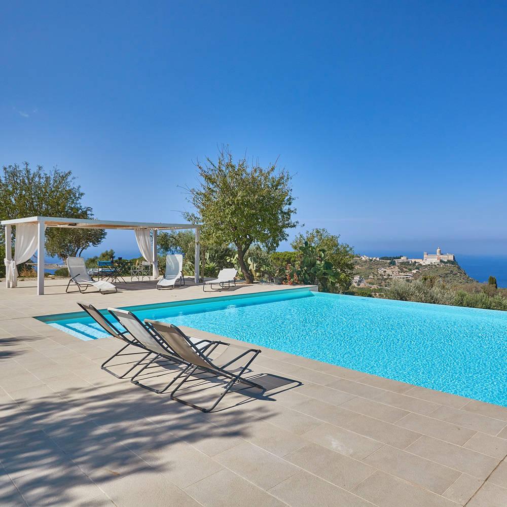 <p>Family holidays in Sicily: our selection of Family Villas</p>