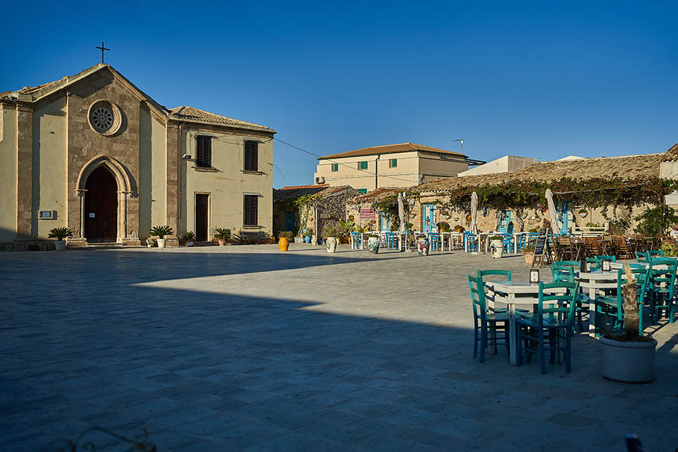 34_the_square_in_marzamemi